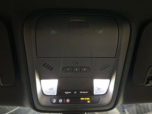 Used 2018 Cadillac XT5 AWD image 25