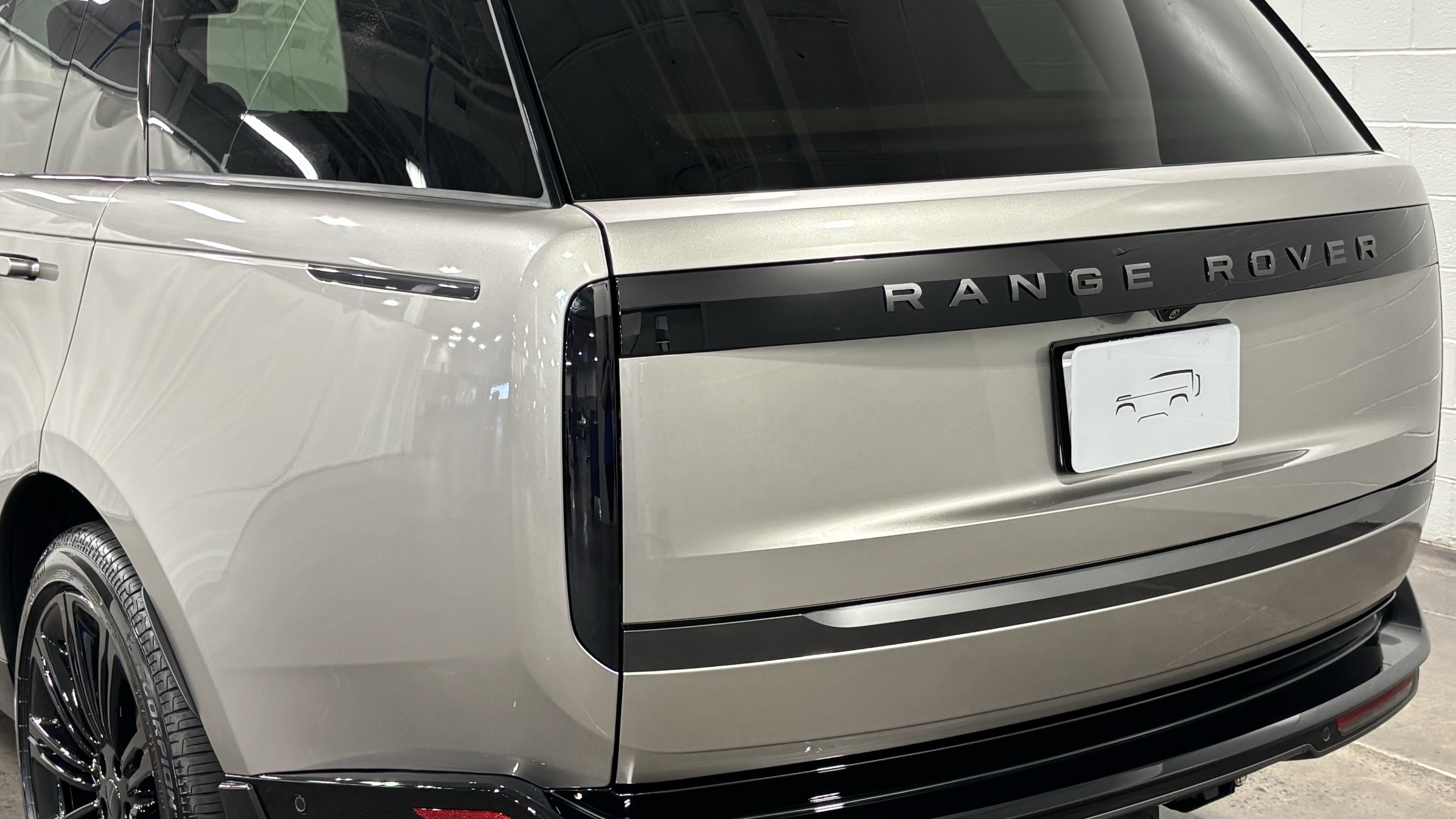 New 2026 Land Rover Range Rover Long Wheelbase Autobiography AWD/4WD image 17