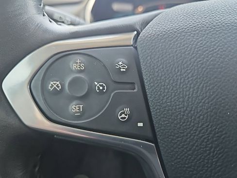 Used 2021 Chevrolet Traverse LT image 20