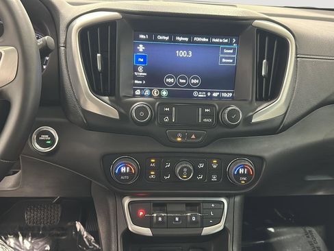 Used 2024 GMC Terrain SLT image 12