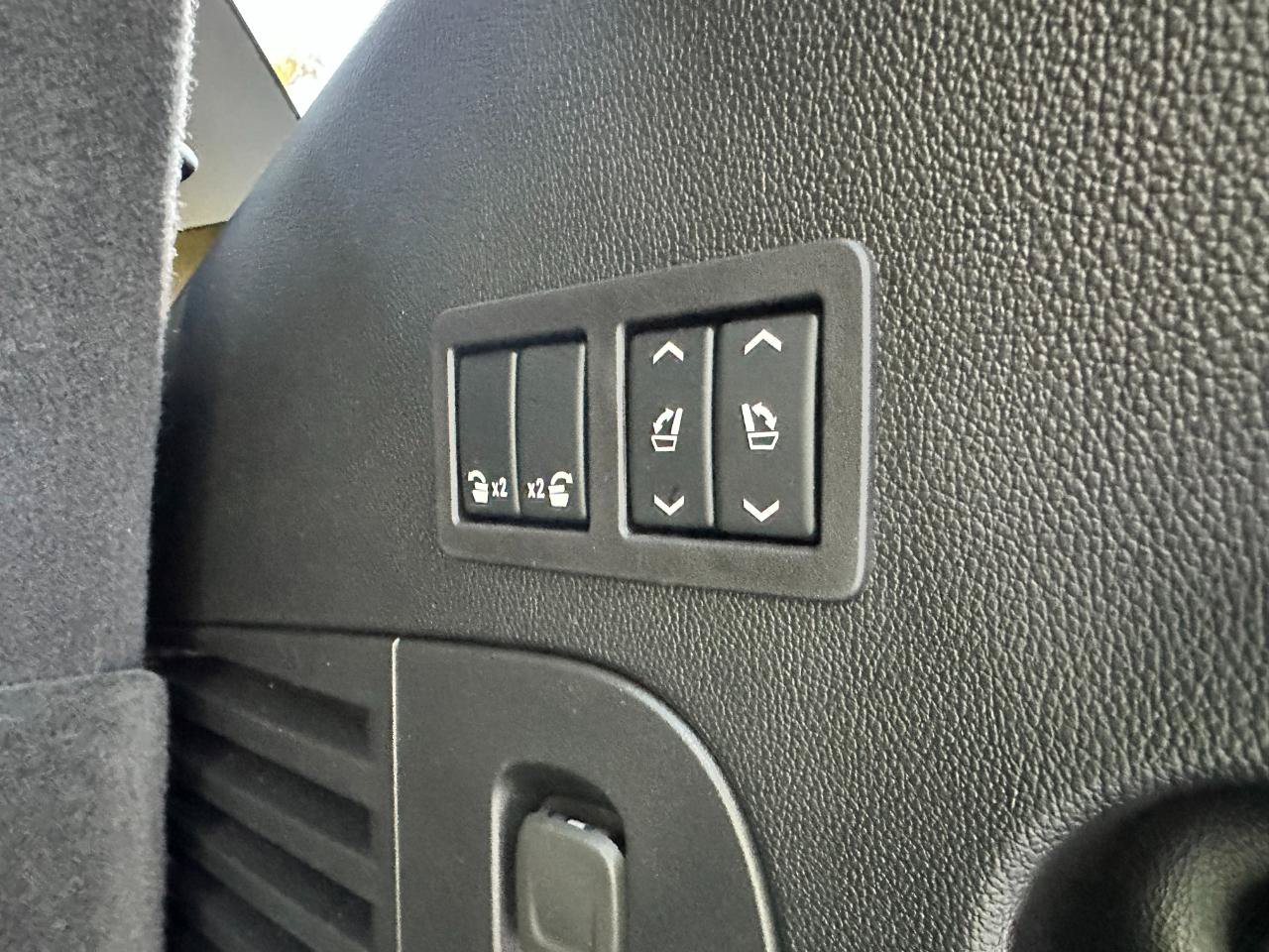 Used 2020 GMC Yukon Denali w/ Denali Ultimate Package RWD image 40