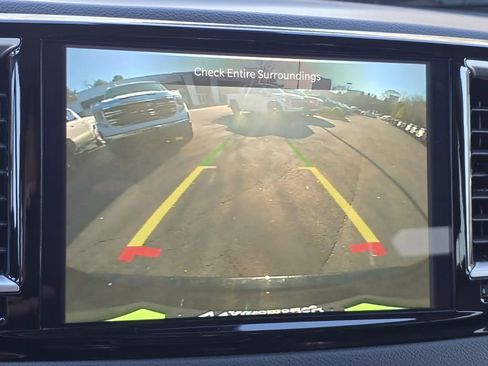 Used 2024 Chrysler Pacifica Touring-L image 17