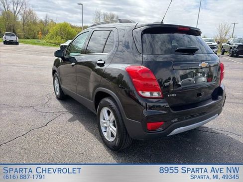 Used 2020 Chevrolet Trax LT w/ LT Convenience Package FWD image 5