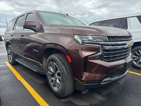 Used 2023 Chevrolet Tahoe LT w/ Luxury Package AWD/4WD image 2