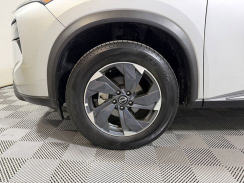 Used 2025 Nissan Rogue SV image 9