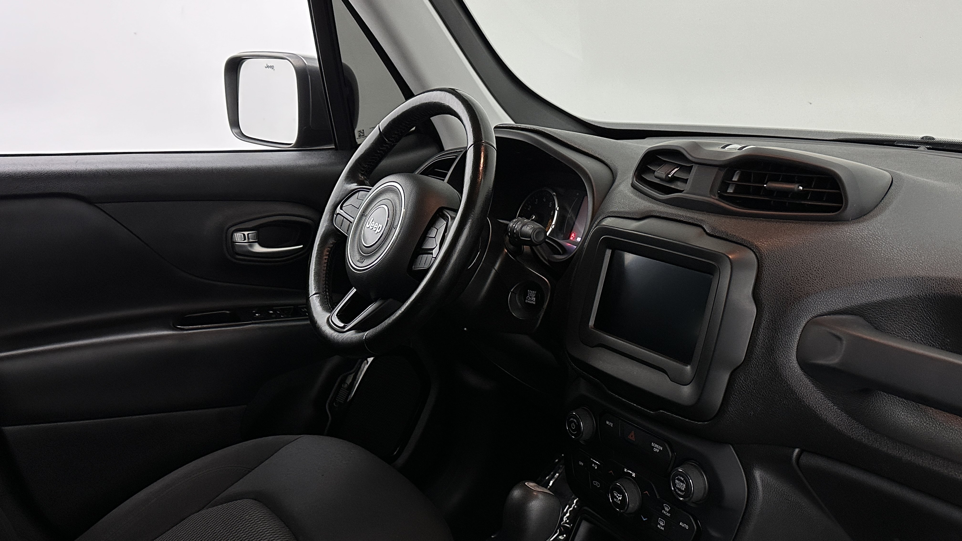 Used 2018 Jeep Renegade Altitude FWD image 37