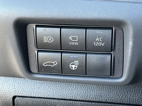 Used 2024 Toyota Highlander Limited image 22