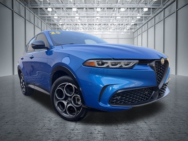 Used 2025 Alfa Romeo Tonale AWD/4WD image 3