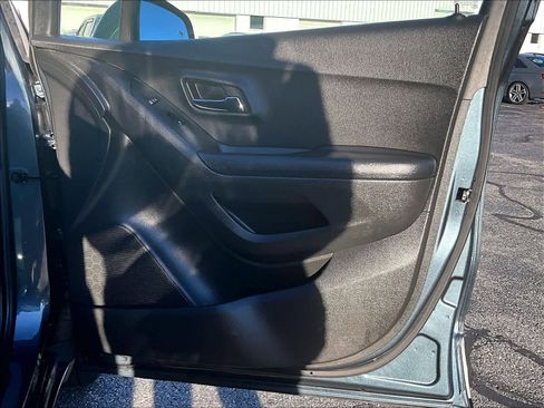 Used 2022 Chevrolet Trax LT image 12