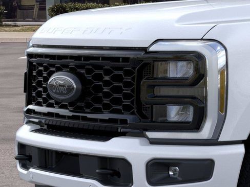 New 2026 Ford F250 Lariat w/ Black Appearance Package AWD/4WD image 17