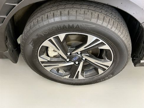 Used 2024 Subaru Crosstrek 2.0i Premium image 11