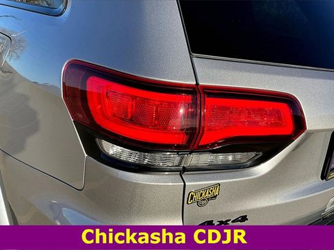 Used 2021 Jeep Grand Cherokee Laredo X image 22