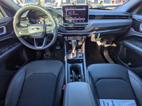 New 2026 Jeep Compass Latitude image 12