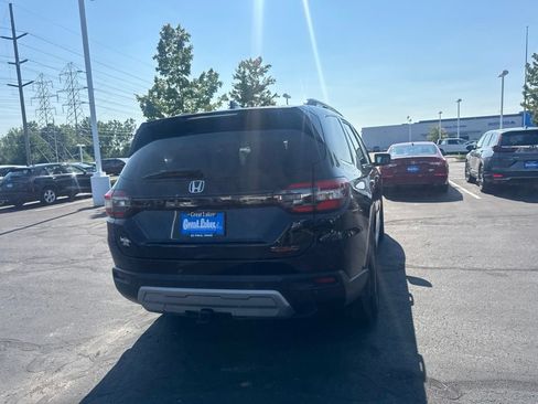 Used 2024 Honda Pilot TrailSport image 13