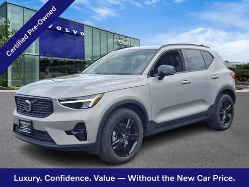 Certified 2023 Volvo XC40 B5 Plus AWD/4WD image 3