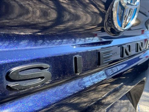 Used 2025 Toyota Sienna XLE w/ XLE Plus Package image 10