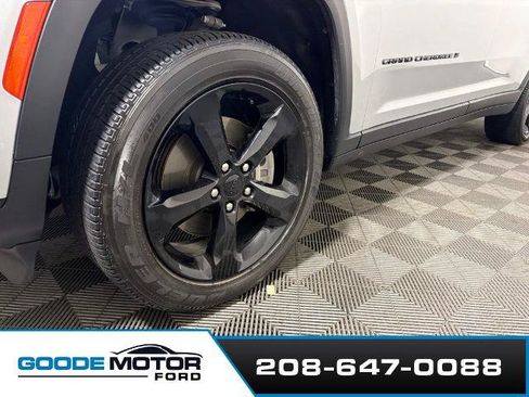 Used 2023 Jeep Grand Cherokee L Laredo AWD/4WD image 26