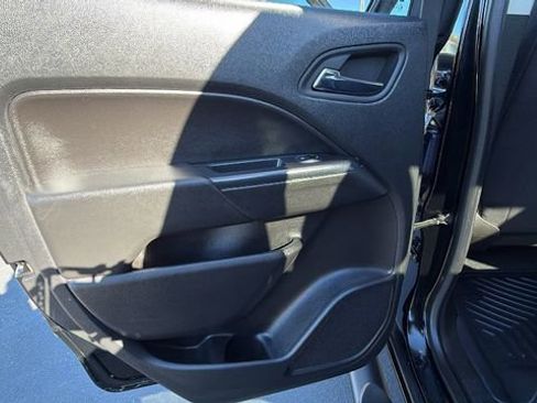 Used 2021 Chevrolet Colorado LT w/ Safety Package image 15