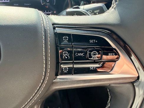 Used 2022 Jeep Grand Cherokee L Overland w/ Advanced Protech Group III AWD/4WD image 35