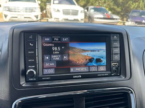 Used 2017 Dodge Grand Caravan SXT FWD image 31