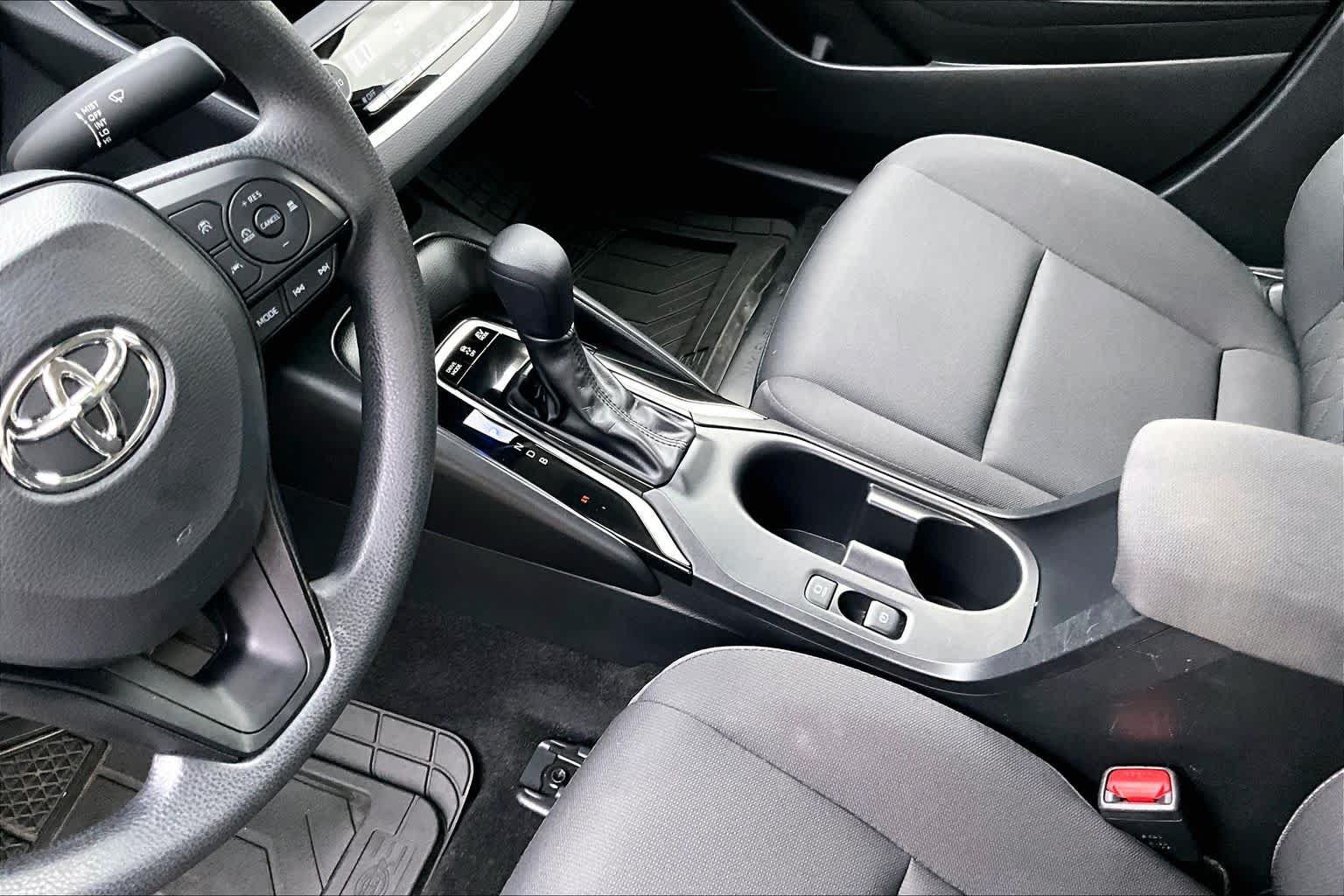 Used 2025 Toyota Corolla LE w/ Convenience Package FWD image 17