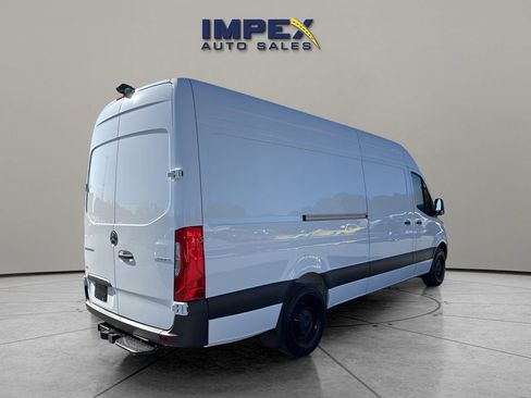 Used 2025 Mercedes-Benz Sprinter 2500 image 5