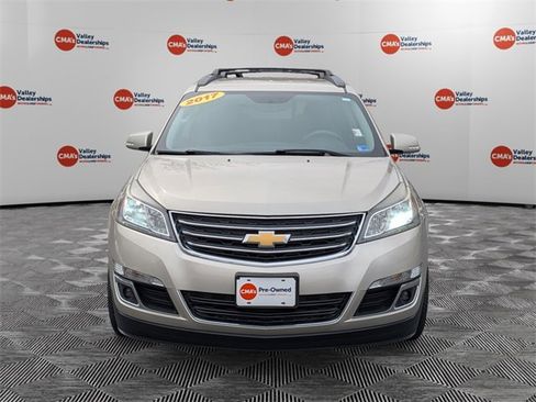 Used 2017 Chevrolet Traverse LT image 2