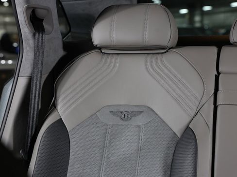 Used 2022 Bentley Bentayga image 35