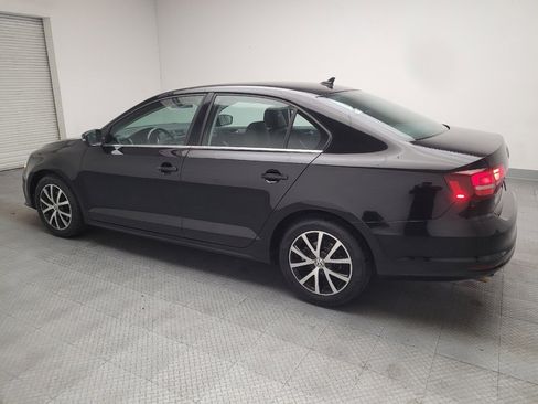 Used 2017 Volkswagen Jetta SE FWD image 3