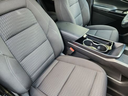 Used 2025 Chevrolet Equinox LT w/ Safety and Technology Package image 13