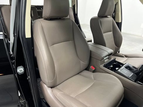 Used 2022 Lexus GX 460 Premium w/ Accessory Package AWD/4WD image 30