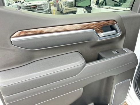 New 2026 GMC Sierra 1500 SLE image 16