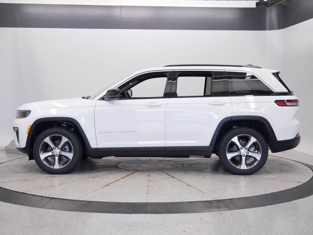 New 2026 Jeep Grand Cherokee Limited w/ Trailer Tow Package AWD/4WD image 2