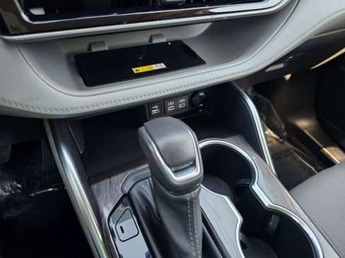 Used 2023 Toyota Highlander Platinum image 36