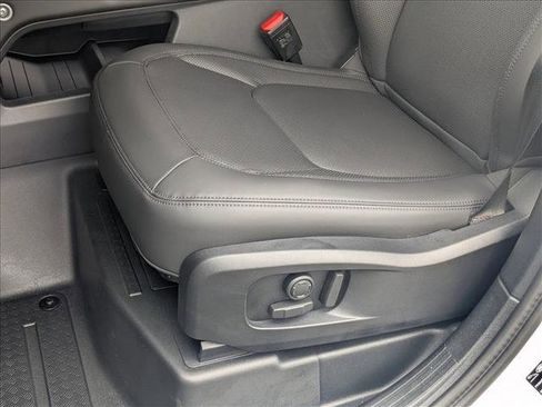 New 2025 Land Rover Defender 110 S image 4