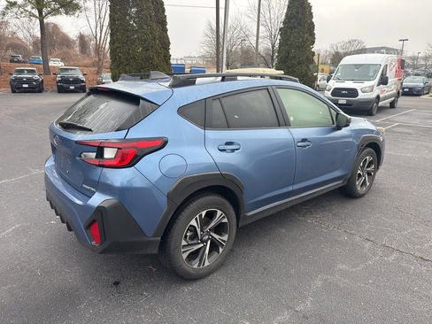 Used 2024 Subaru Crosstrek 2.0i Premium image 3