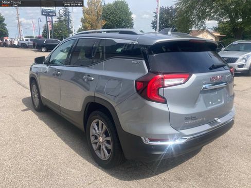 Used 2024 GMC Terrain SLT w/ Tech Package FWD image 7