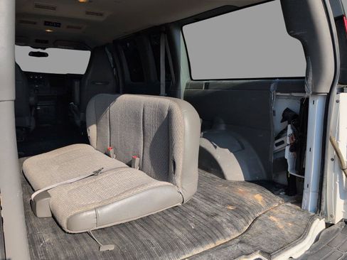 Used 2017 Chevrolet Express 2500 RWD image 29