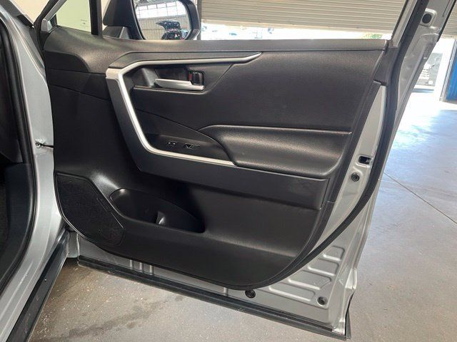 Used 2025 Toyota RAV4 XLE AWD/4WD image 14