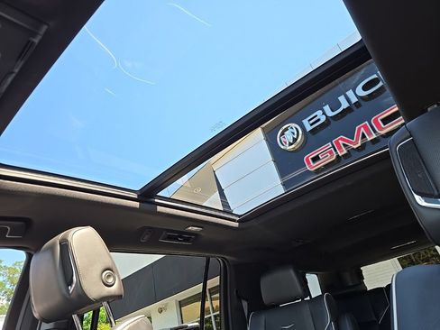 Used 2023 Cadillac Escalade ESV Premium Luxury AWD/4WD image 53