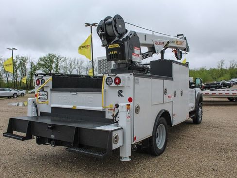 New 2025 Ford F550 4x4 Regular Cab Super Duty image 5