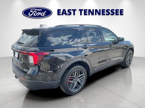 Used 2025 Ford Explorer ST-Line w/ ST-Line Street Pack AWD/4WD image 3