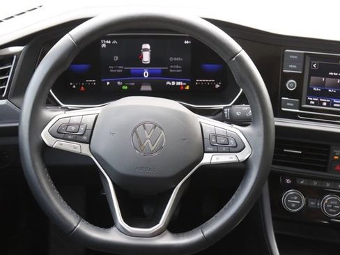 Used 2022 Volkswagen Jetta SE w/ Panoramic Sunroof Package image 18