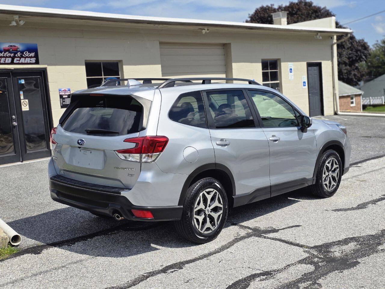Used 2021 Subaru Forester Premium AWD/4WD image 5