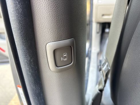Used 2016 Kia Sedona LX w/ LX Essentials Premium Package image 30