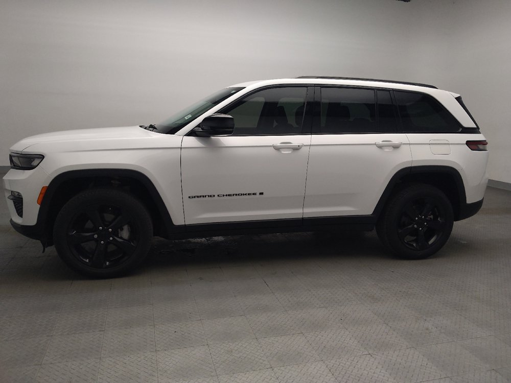 Used 2023 Jeep Grand Cherokee Limited w/ Black Appearance Package RWD image 2