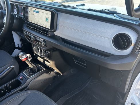 Used 2025 Jeep Wrangler Sport image 15
