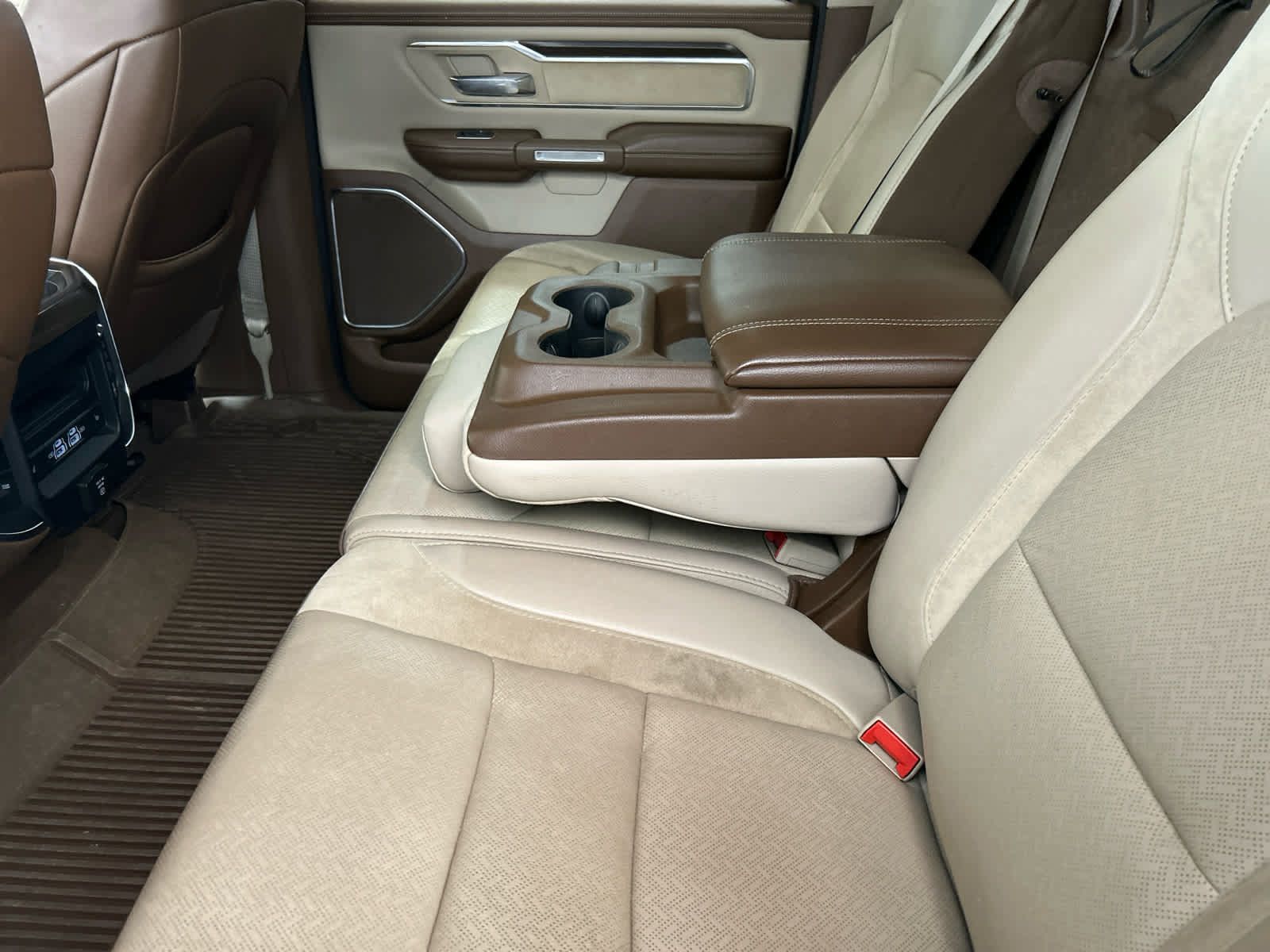 Used 2021 RAM 1500 Laramie AWD/4WD image 10