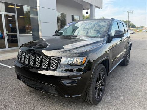 Certified 2021 Jeep Grand Cherokee Laredo X image 3