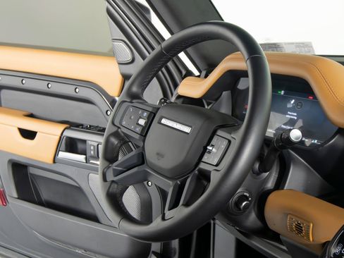 Used 2024 Land Rover Defender 90 X-Dynamic SE AWD/4WD image 32